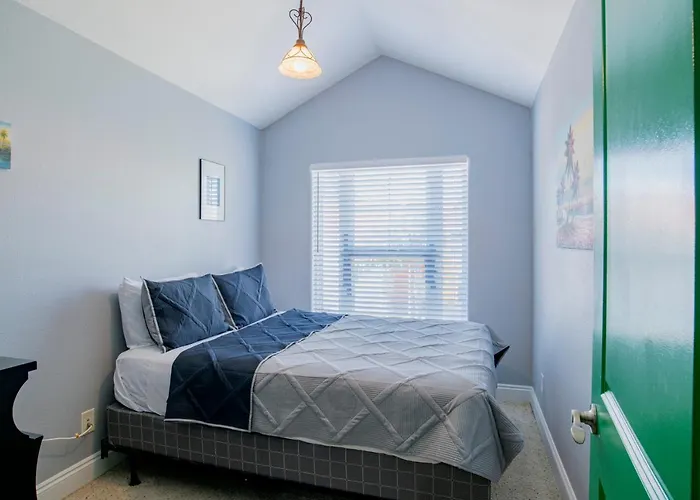 Banana Bay 6078 By Pkrm * Pensacola